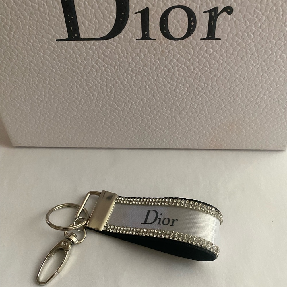 White and Silver Ribbon Keychain
